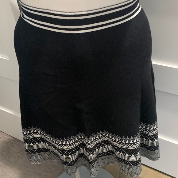 Sioni Knit Skirt - Picture 2 of 8